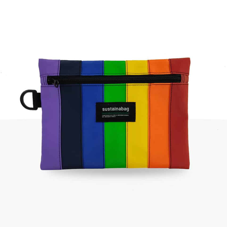 2a.EssentialsPouch front