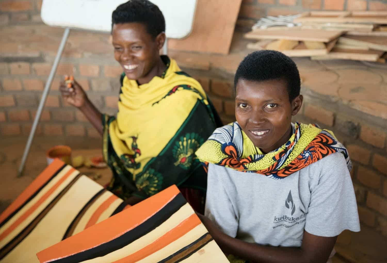 handmaking-gift-products-rwanda rwandan women making handmade products
